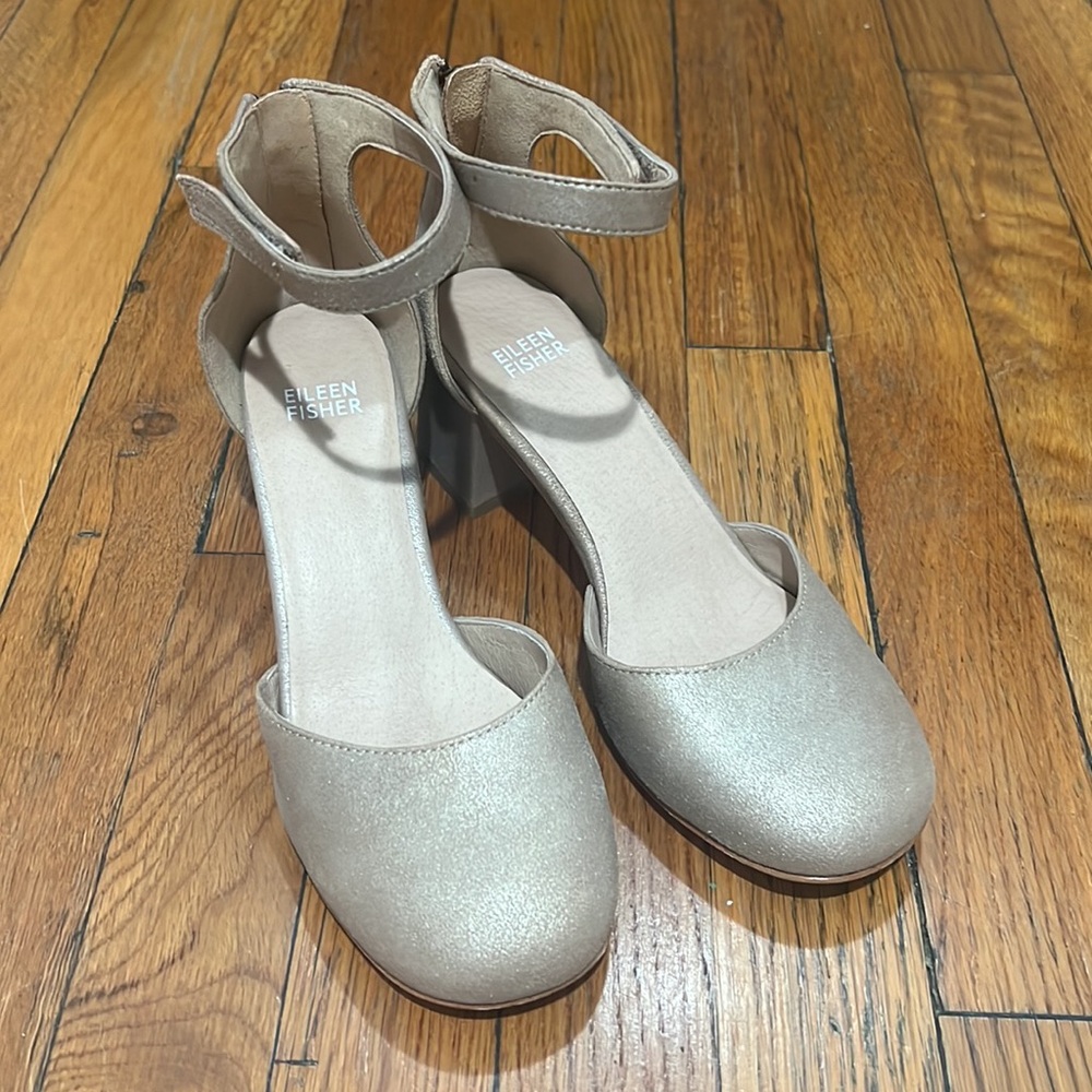 Eileen Fisher Indi Pump Platinum Size 7 Leather Block Heel Ankle Strap - Picture 2 of 10